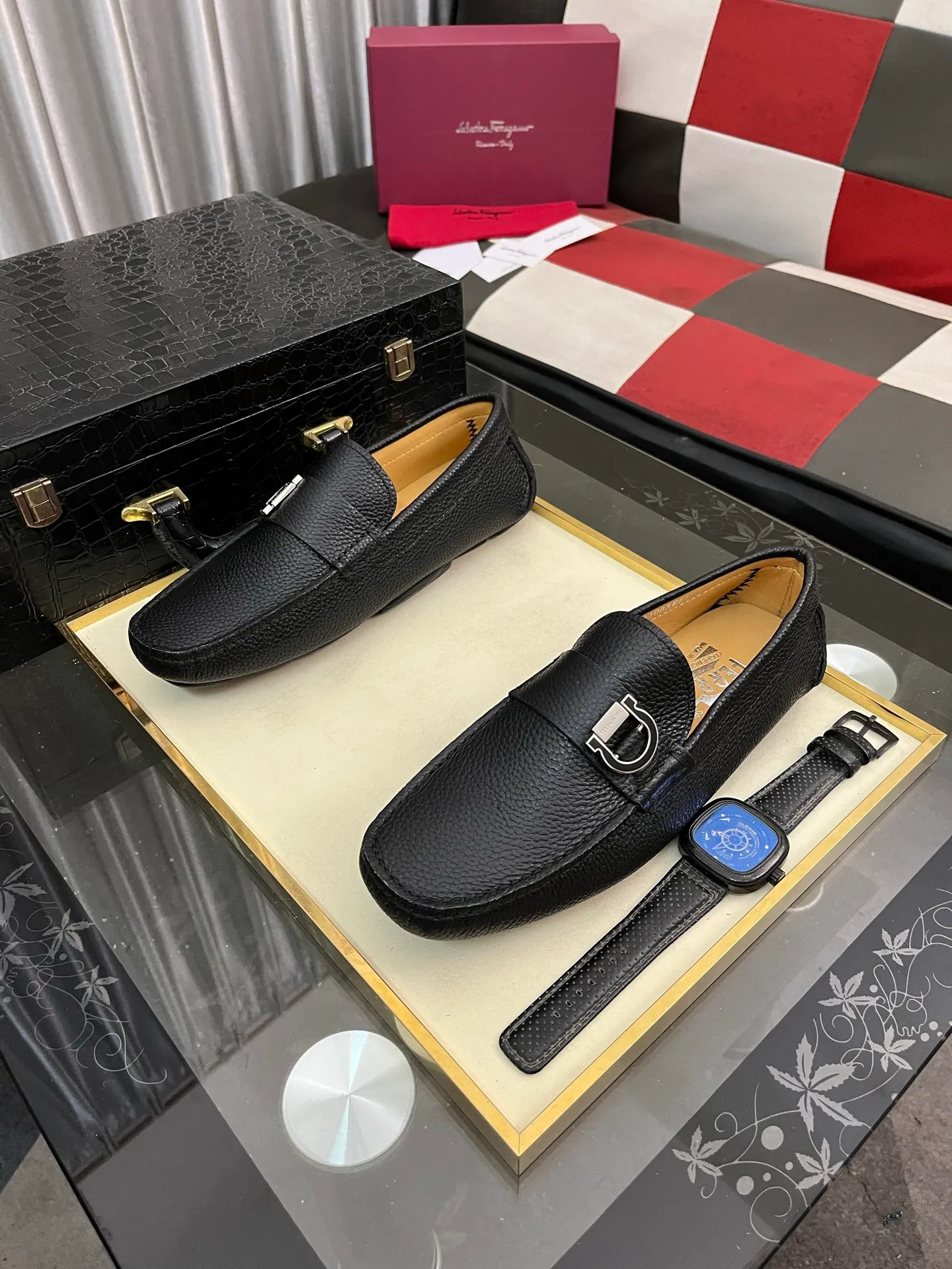 Men's shoes 💰560⌚️⌚️ Ferragamo [Ferragamo] new high-end quality framed shoes. The style is luxurious and elegant, with equal emphasis on practicality and style. We pay special attention to quality and details. The shoe last leather, workmanship and comfort are not inferior! Material: Imported first-layer soft cowhide leather upper ➕Genuine leather lining, code number: 38-446️⃣colors available
